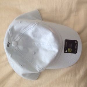 Women's Nike "1size" cap.